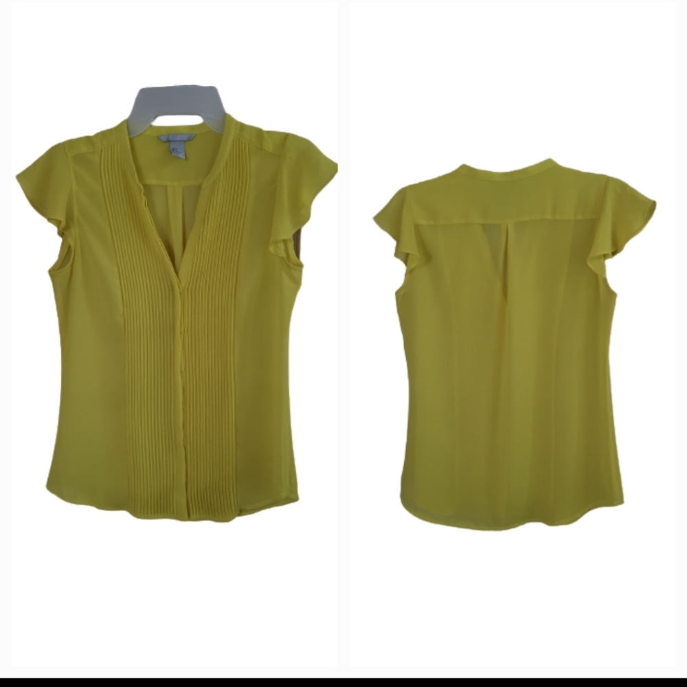 HM button short sleeve blouse in a beautiful lemon color, Size 4